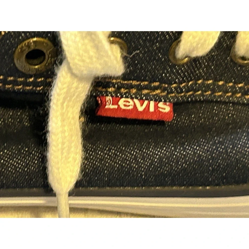 LEVI'S Shoes - Women's - Size 8 - Sneakers - Comfort Tech - Shoes